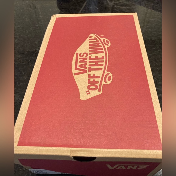 VANS - Picture 2 of 7